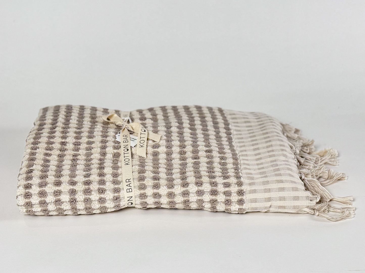 DOTTED GRAY BATH TOWEL