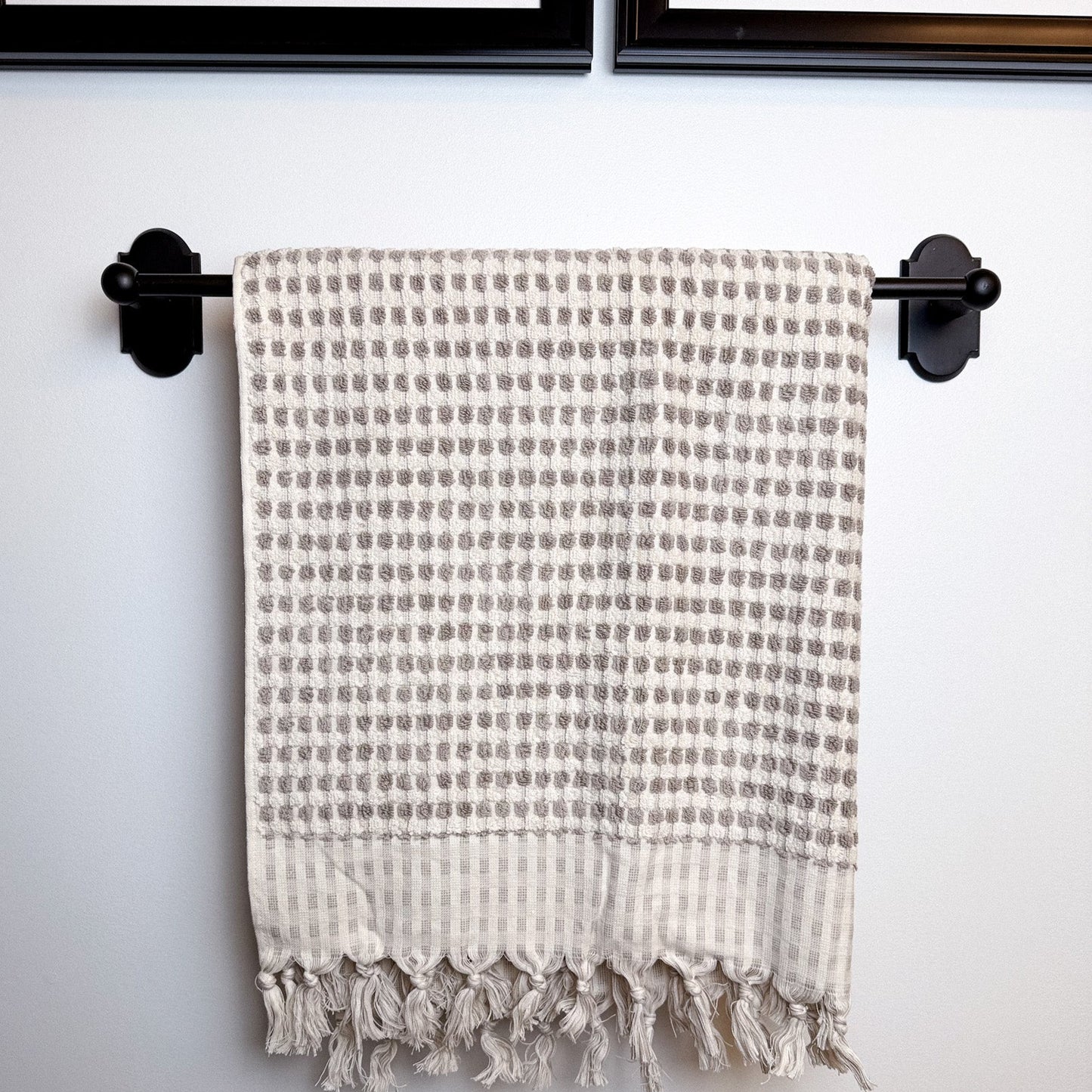 DOTTED GRAY BATH TOWEL