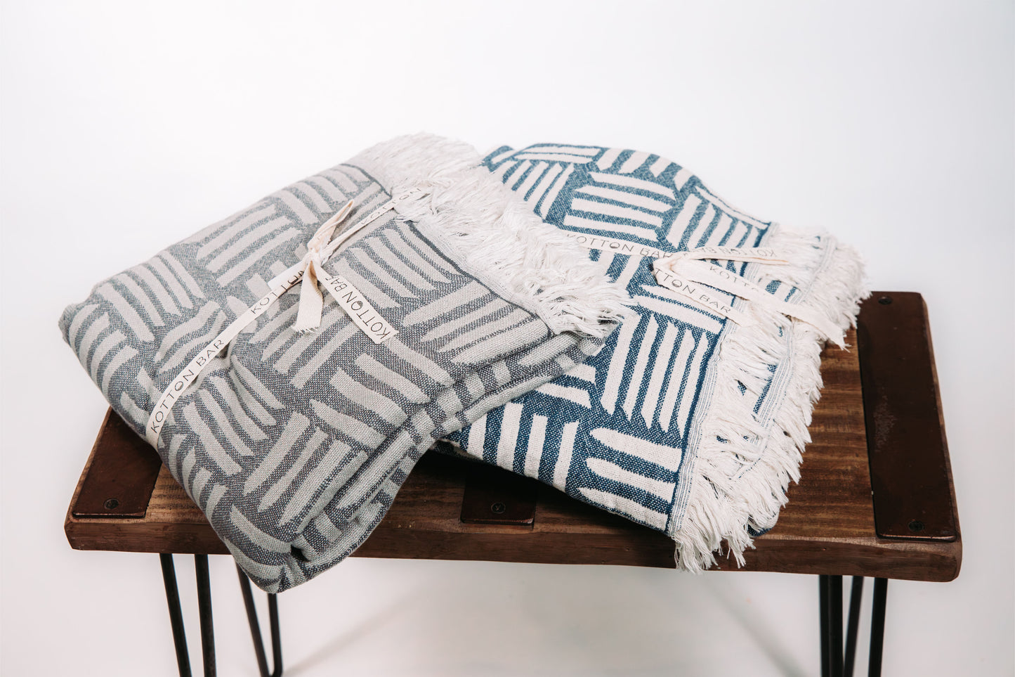 CHIC THROW