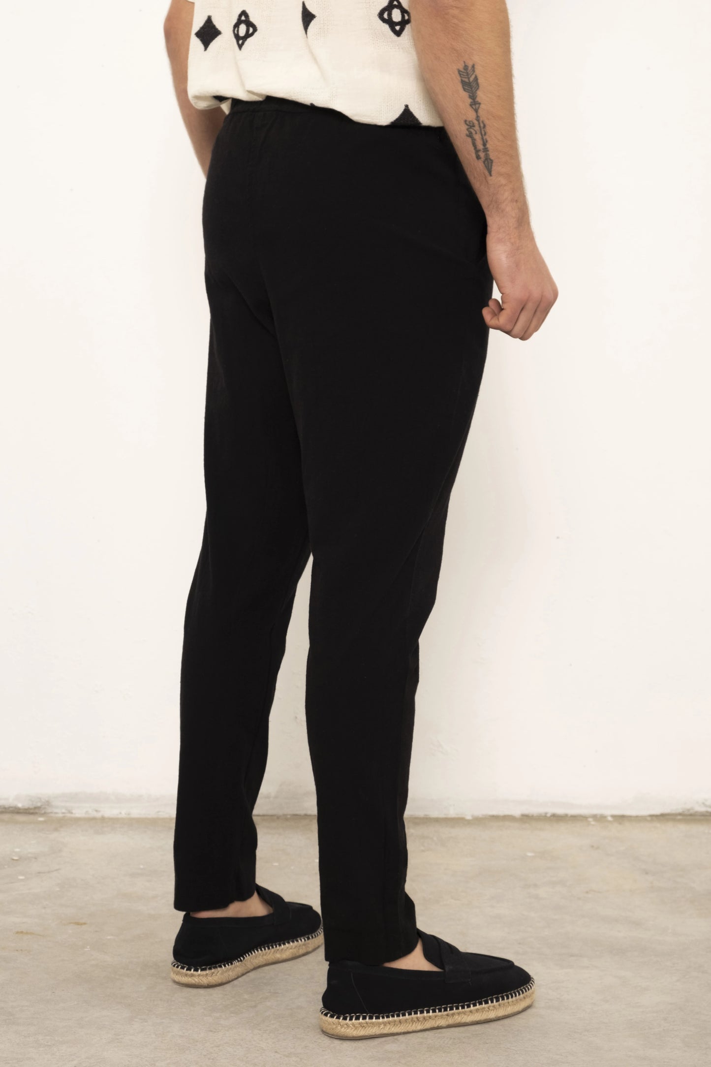 MEN PLEATED PANTS BLACK