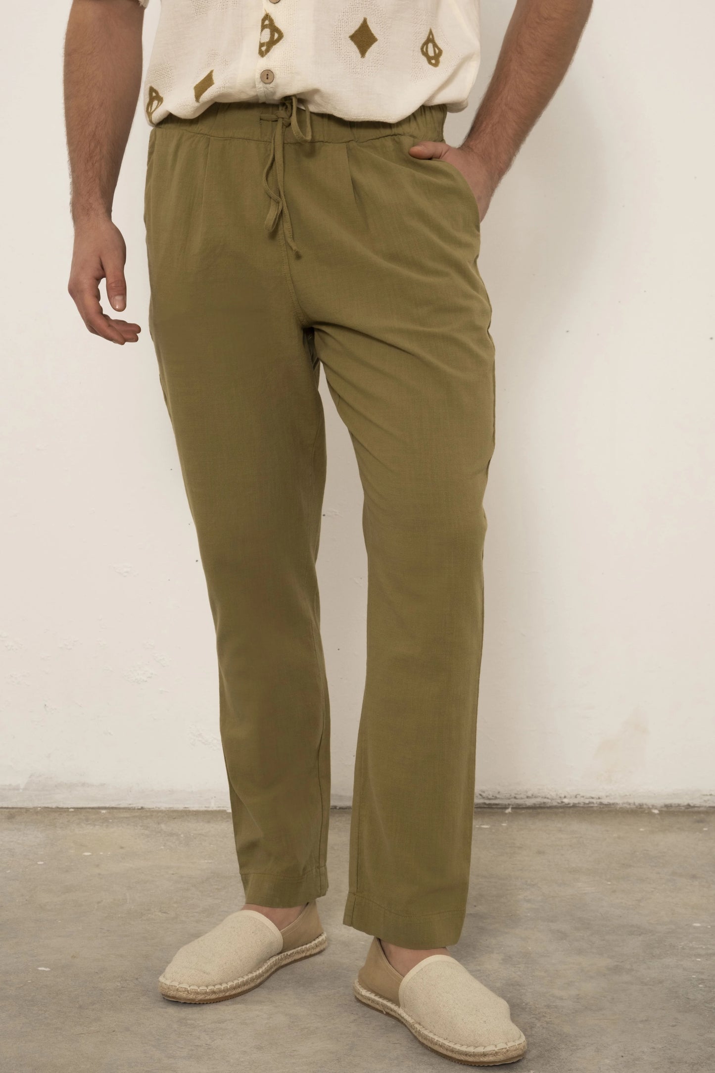 MEN PLEATED PANTS GREEN