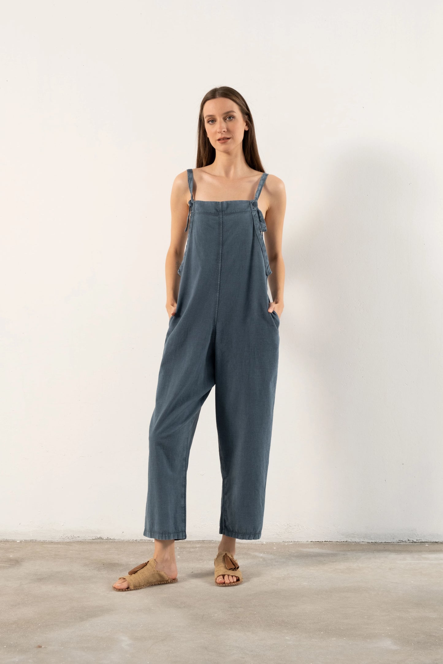 WOMEN WOVEN STRAIGHT LEG JUMPSUIT