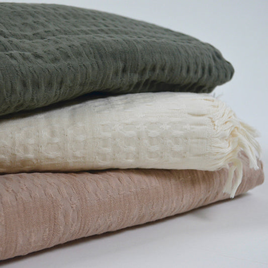 LIGHTWEIGHT WAFFLE BLANKET