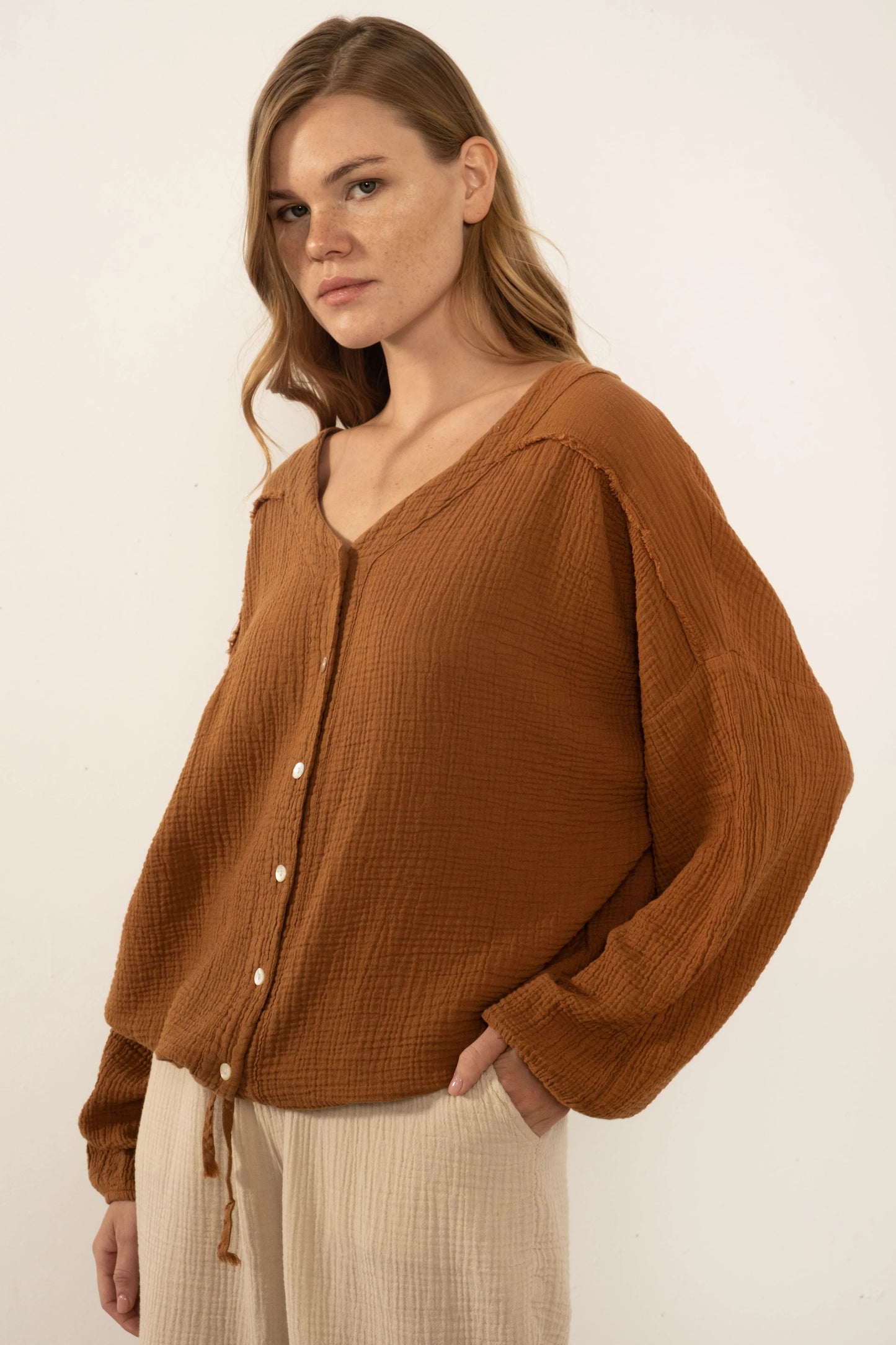 MUSLIN BUTTON UP V NECK TOP