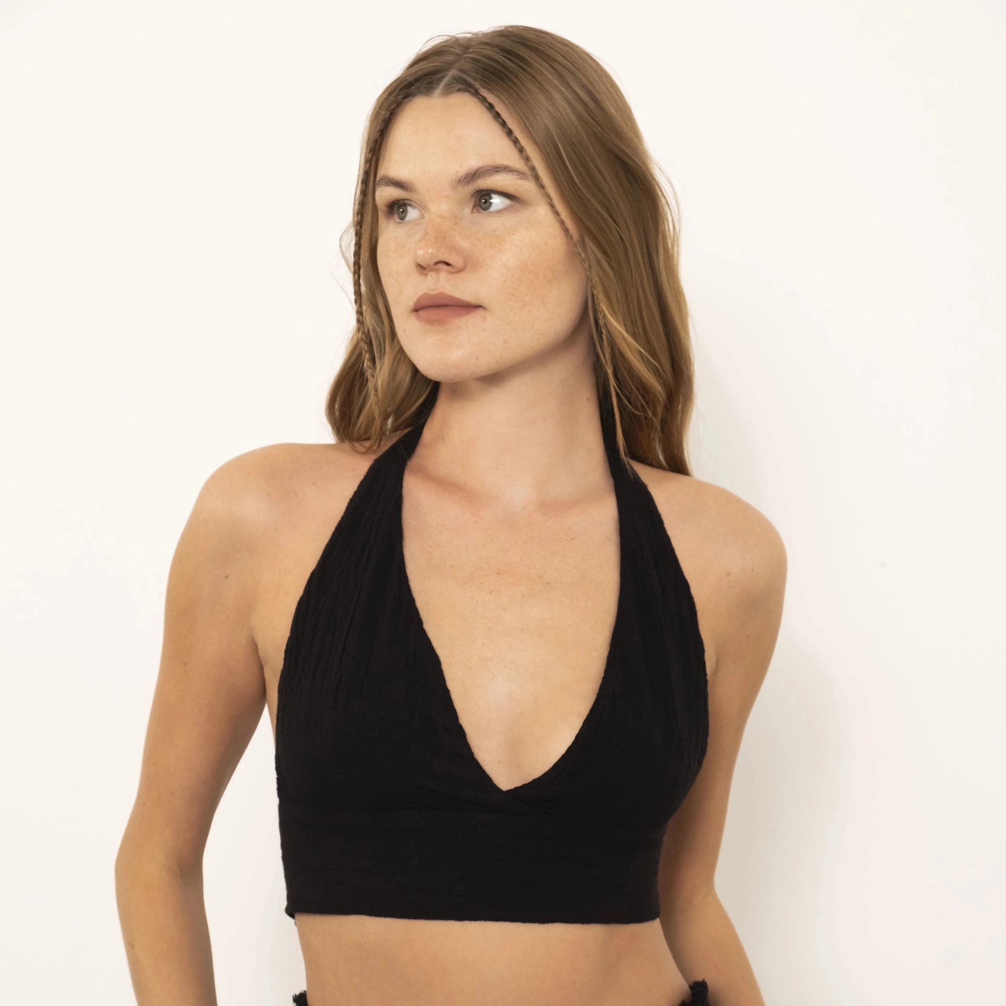HALTERNECK BACK TIED CROP TOP