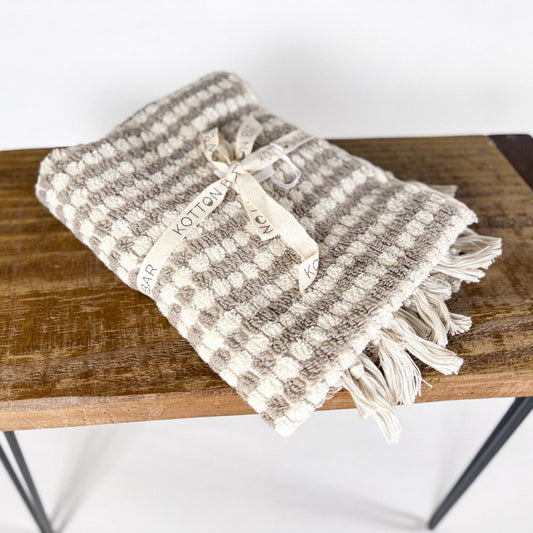 DOTTED GRAY HAND TOWEL