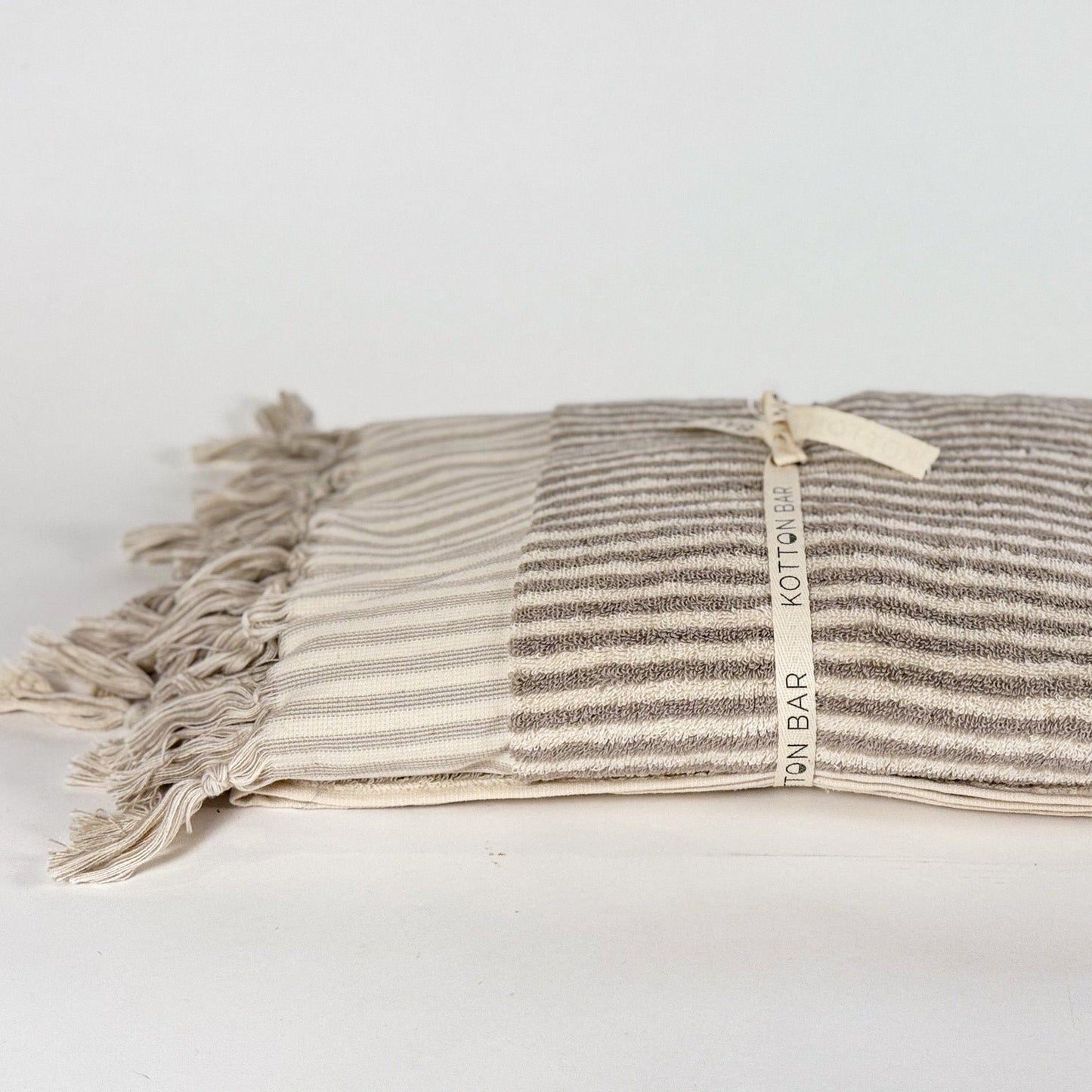 STRIPED BEIGE BATH TOWEL