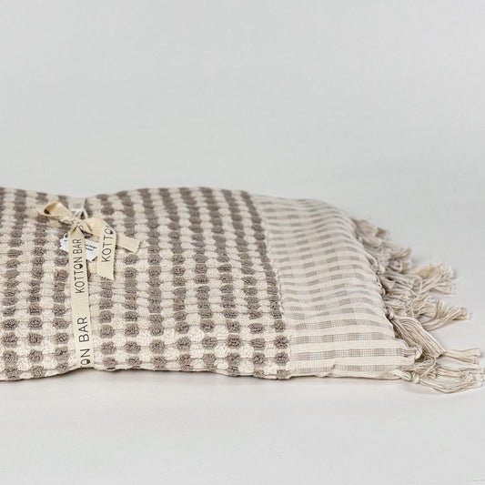 DOTTED GRAY BATH TOWEL