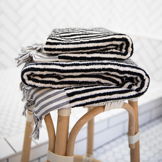 STRIPED BLACK AND WHITE BATH TOWEL