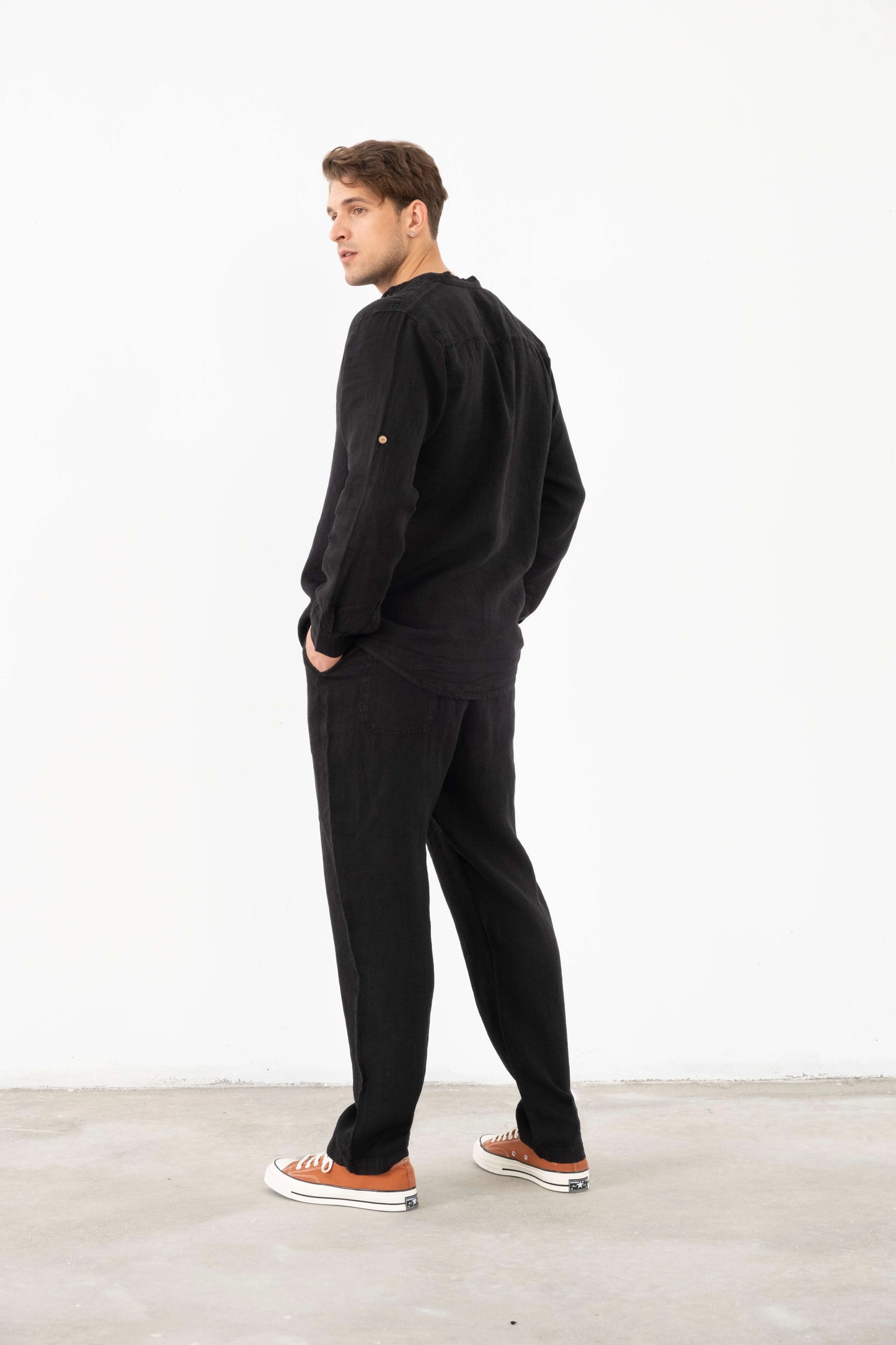 MEN PURE LINEN BANDED COLLAR SHIRT BLACK