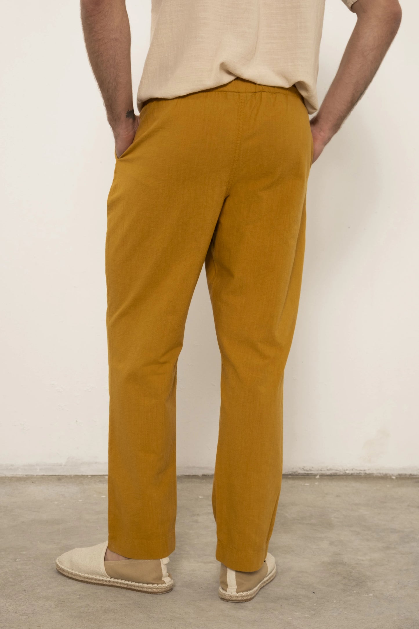 MEN PLEATED PANTS MUSTARD