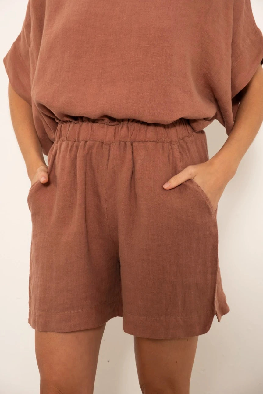PURE LINEN SIDE SLIT SHORTS