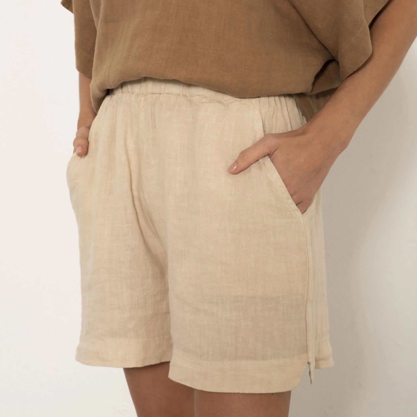 PURE LINEN SIDE SLIT SHORTS
