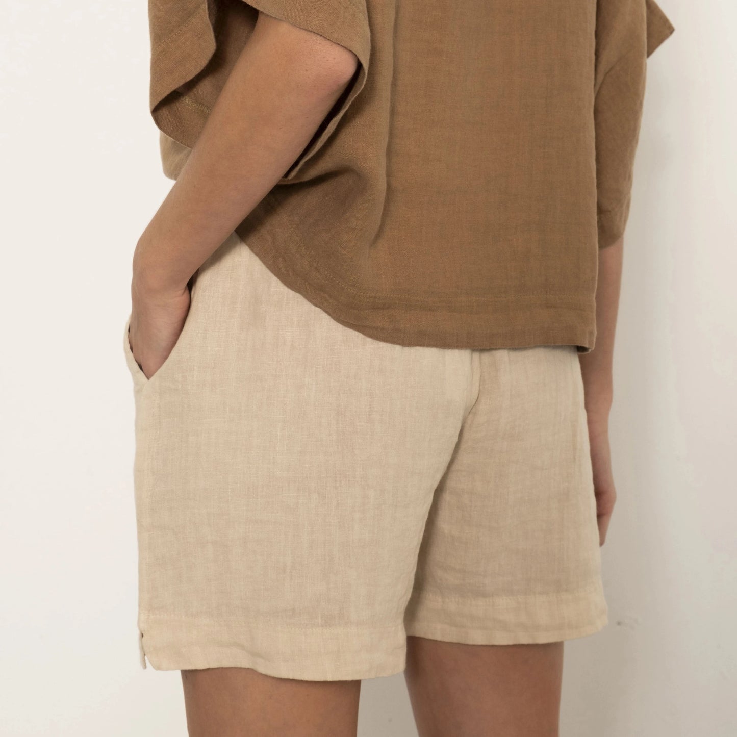 PURE LINEN SIDE SLIT SHORTS