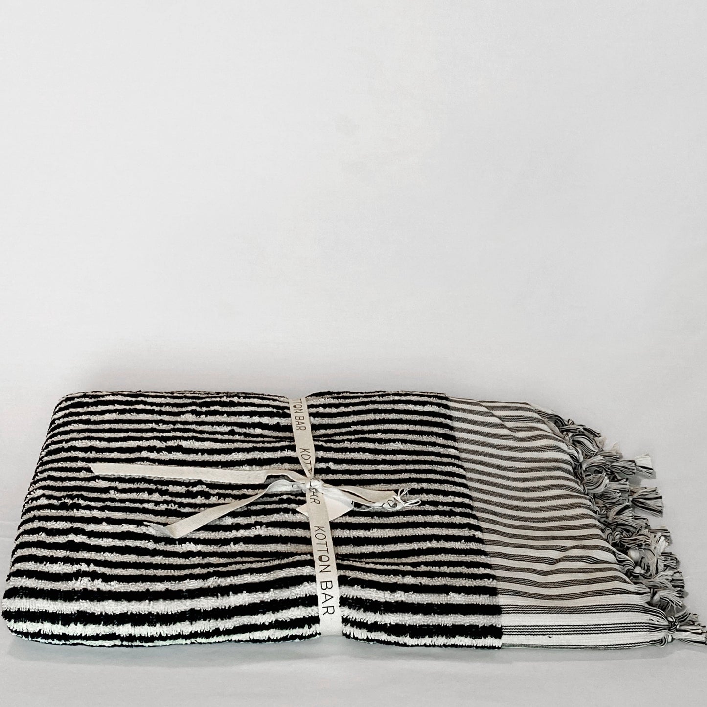 STRIPED BLACK AND WHITE BATH TOWEL